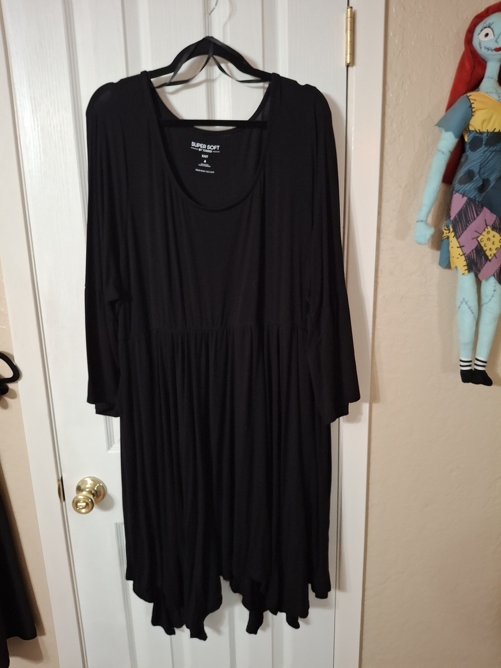 torrid Black Flowing Scoop-Neck Tunic Dress